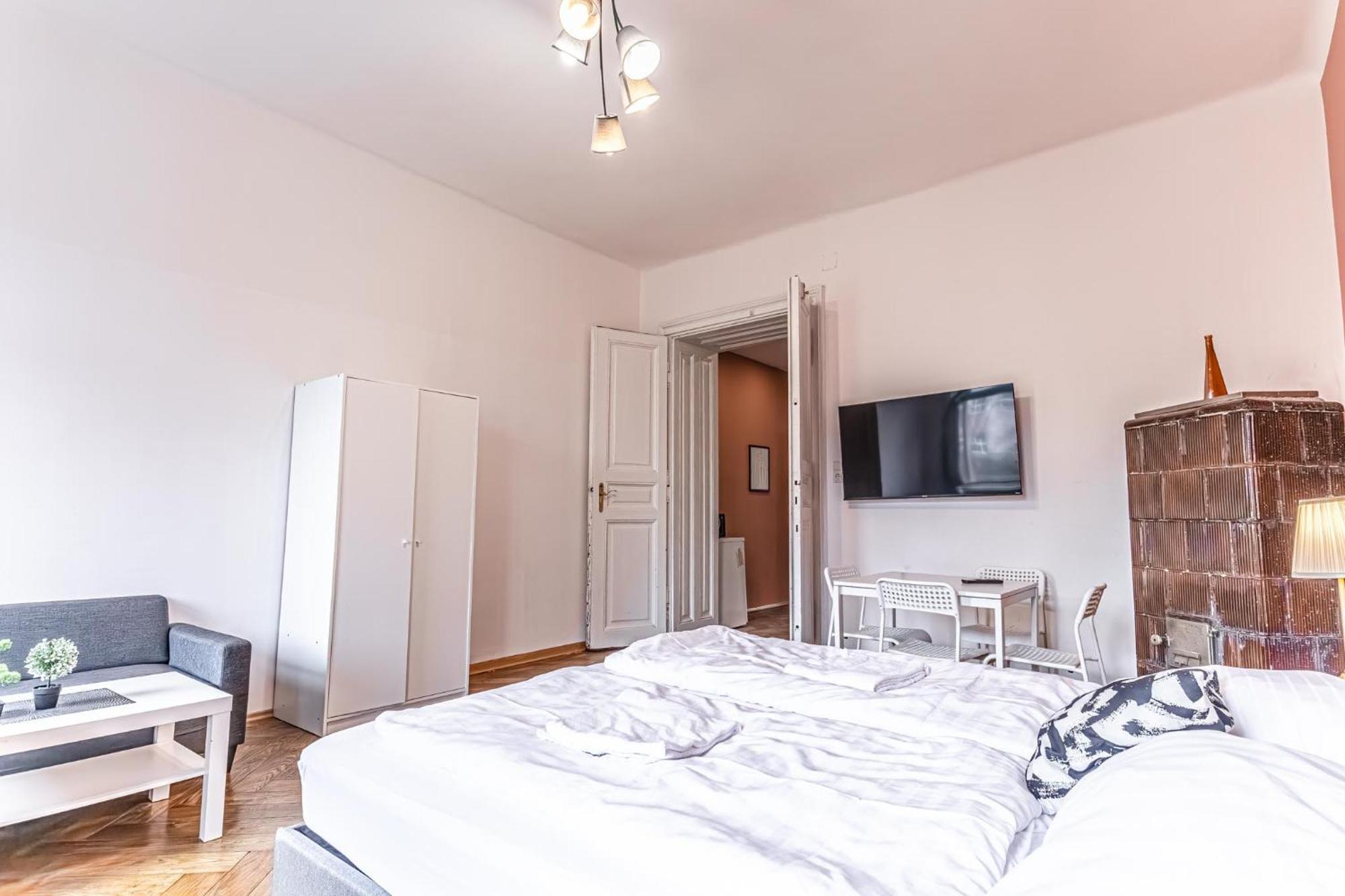 Lovely 1Br Apt. Near Akh Hospital Wenen Buitenkant foto