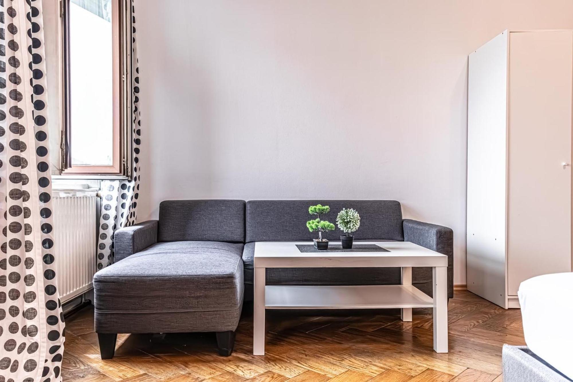 Lovely 1Br Apt. Near Akh Hospital Wenen Buitenkant foto