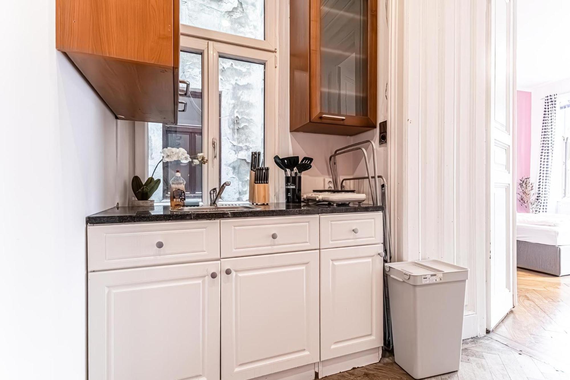 Lovely 1Br Apt. Near Akh Hospital Wenen Buitenkant foto